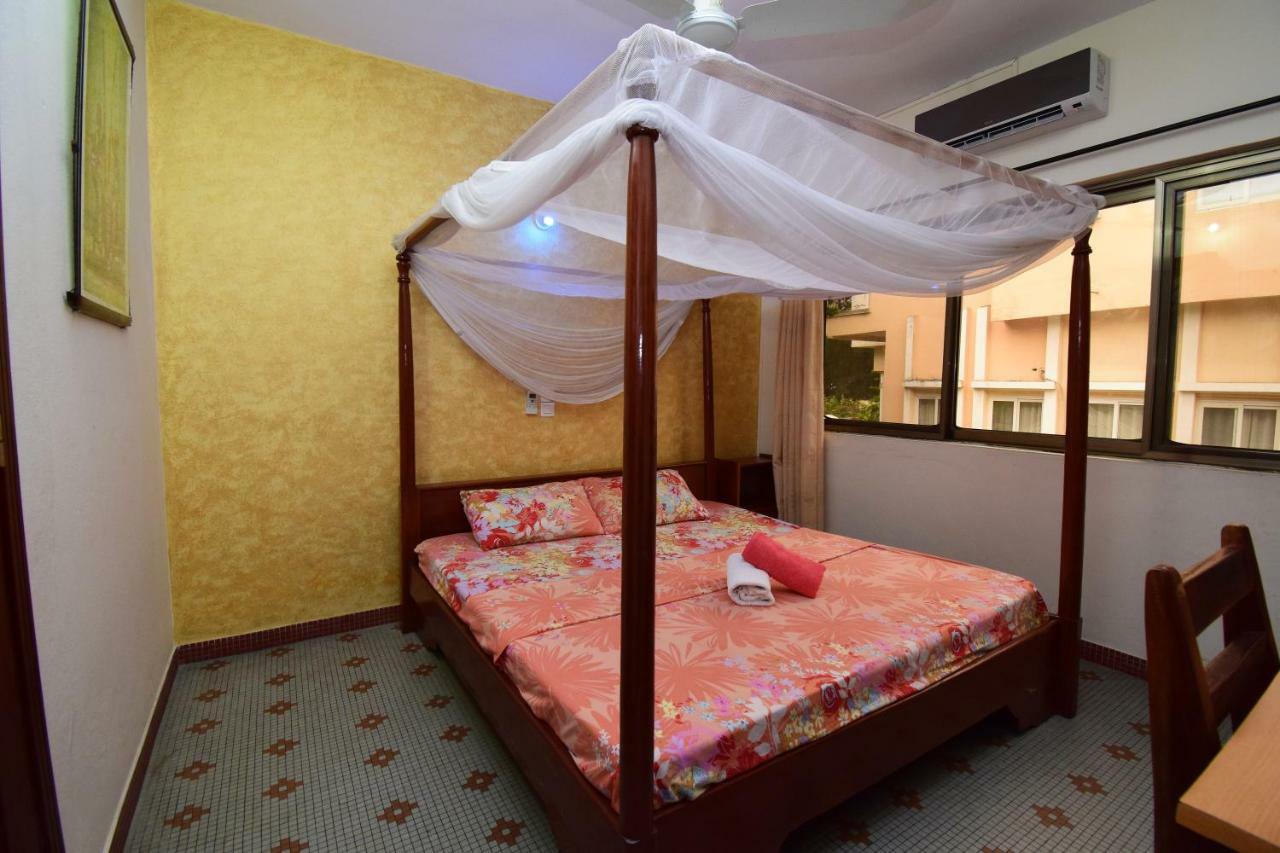 B&B Chez Rita Котону Екстериор снимка