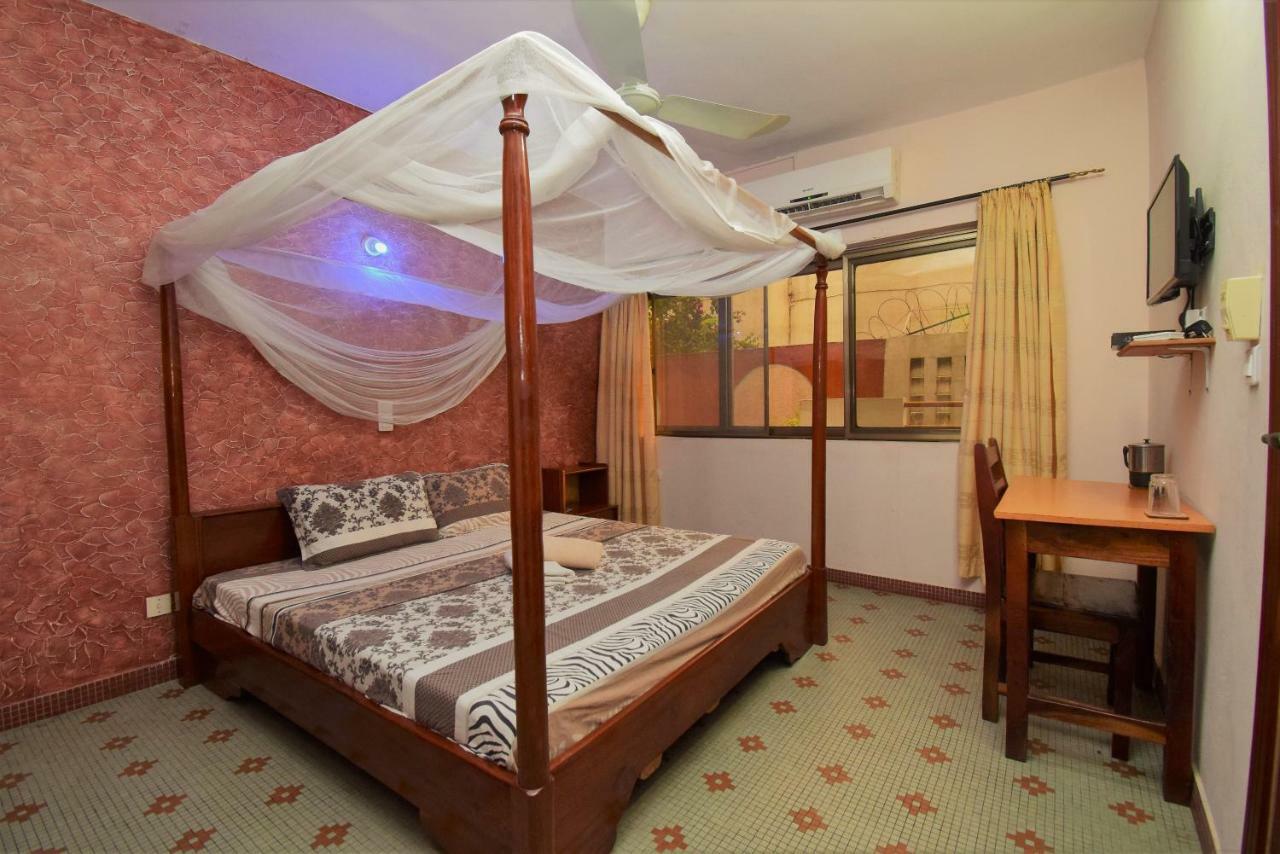 B&B Chez Rita Котону Екстериор снимка